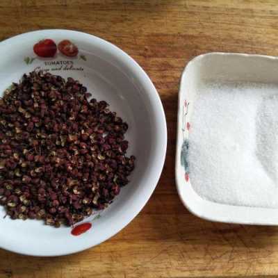 花椒盐和生姜煮水（花椒盐和生姜煮水喝的功效）-图1